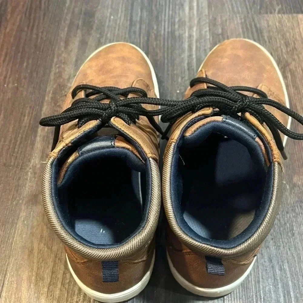 Boys size 5 Wonder Nation lightweight brown high tops GUC